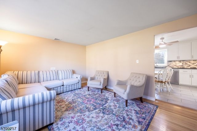 55 Robbins Rd, Branchburg Twp., NJ 08876