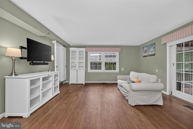 9908 DICKENS AVE, Bethesda, MD 20814