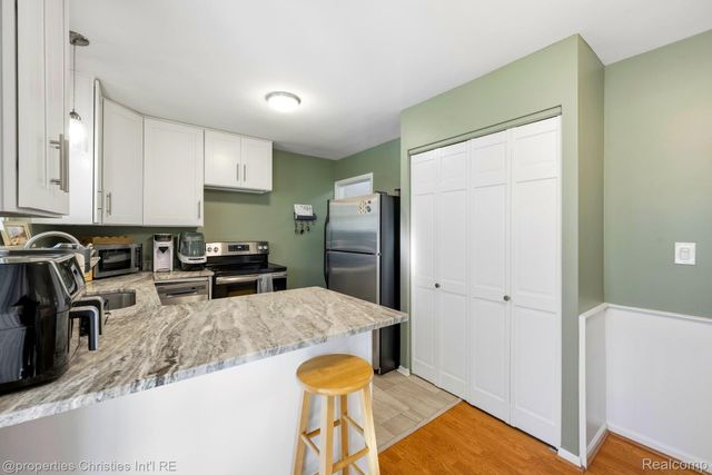 549 Provincetown Lane, Plymouth, MI 48170