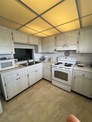 19029 US HIGHWAY 19 N 6-14, Clearwater, FL 33764