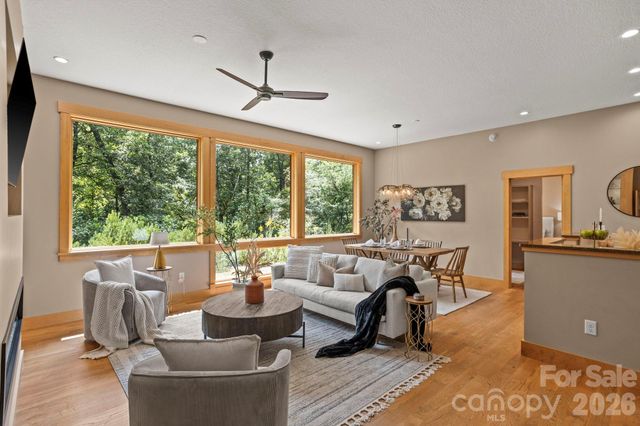 36 Ravenwood Drive, Fletcher, NC 28732