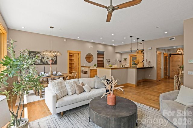 36 Ravenwood Drive, Fletcher, NC 28732