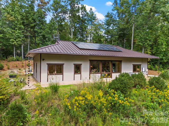 36 Ravenwood Drive, Fletcher, NC 28732