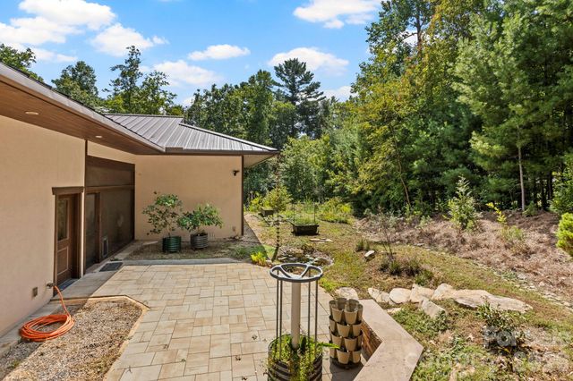 36 Ravenwood Drive, Fletcher, NC 28732