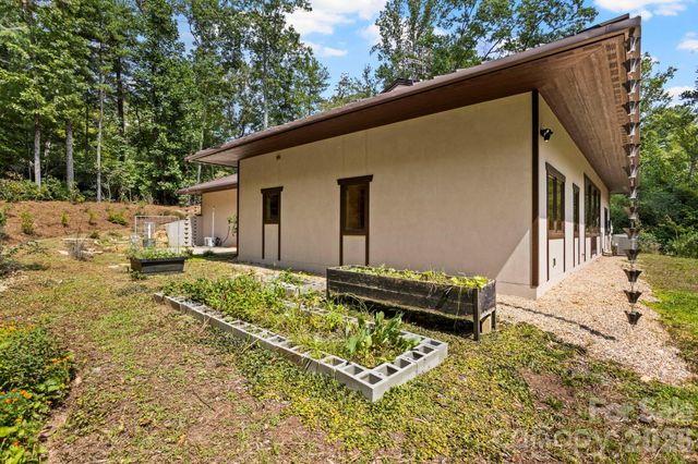 36 Ravenwood Drive, Fletcher, NC 28732