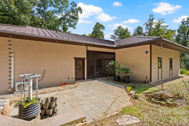 36 Ravenwood Drive, Fletcher, NC 28732