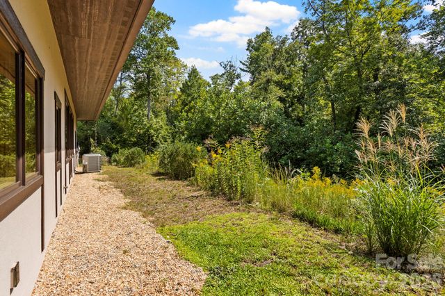 36 Ravenwood Drive, Fletcher, NC 28732
