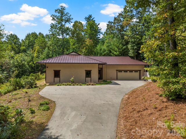 36 Ravenwood Drive, Fletcher, NC 28732