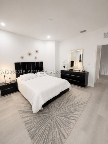 3555 W 106th St, Hialeah, FL 33018
