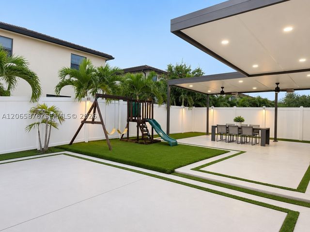 3555 W 106th St, Hialeah, FL 33018