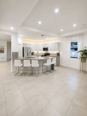 3555 W 106th St, Hialeah, FL 33018