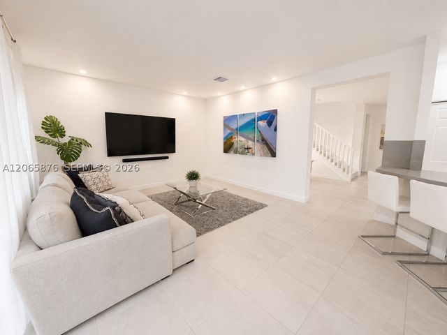 3555 W 106th St, Hialeah, FL 33018