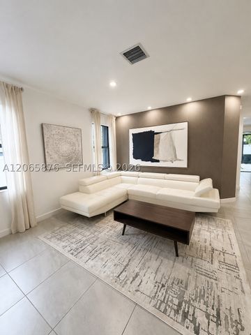 3555 W 106th St, Hialeah, FL 33018