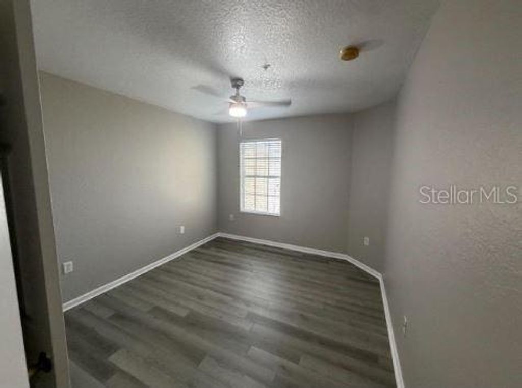 Image 11 of property listing at 3016 ASHLAND LANE S, Kissimmee, FL 34741