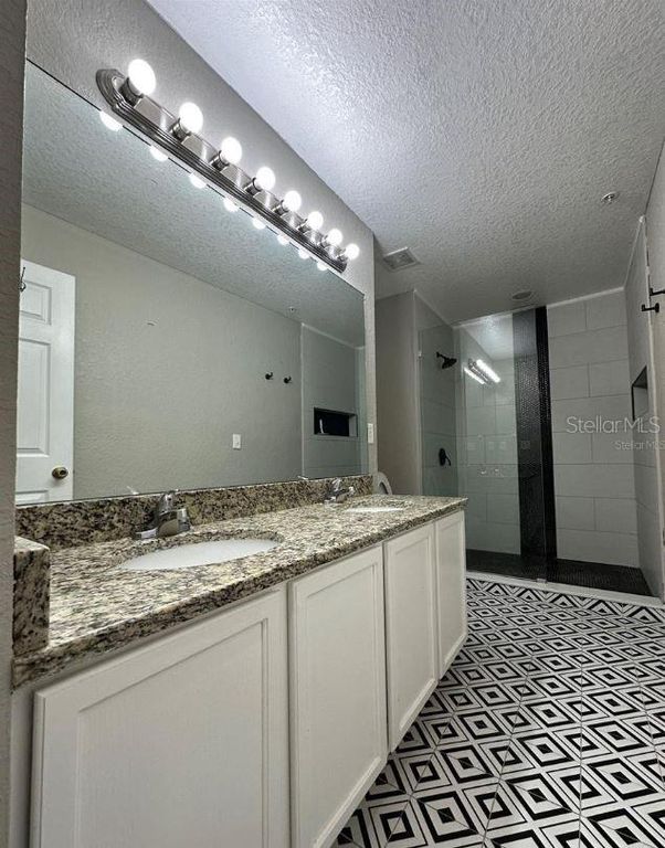 Image 12 of property listing at 3016 ASHLAND LANE S, Kissimmee, FL 34741