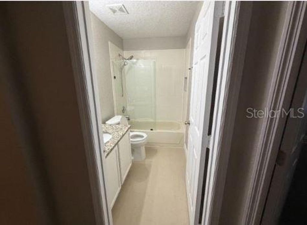 Image 13 of property listing at 3016 ASHLAND LANE S, Kissimmee, FL 34741