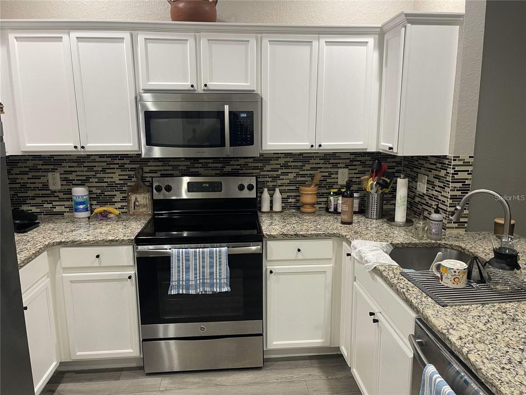 Image 8 of property listing at 3016 ASHLAND LANE S, Kissimmee, FL 34741