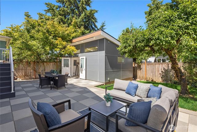 110 NE 59th Street, Seattle, WA 98105