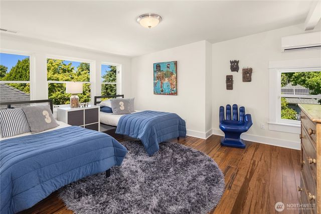 110 NE 59th Street, Seattle, WA 98105