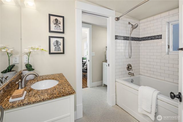 110 NE 59th Street, Seattle, WA 98105