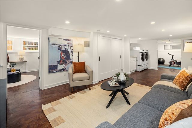 110 NE 59th Street, Seattle, WA 98105