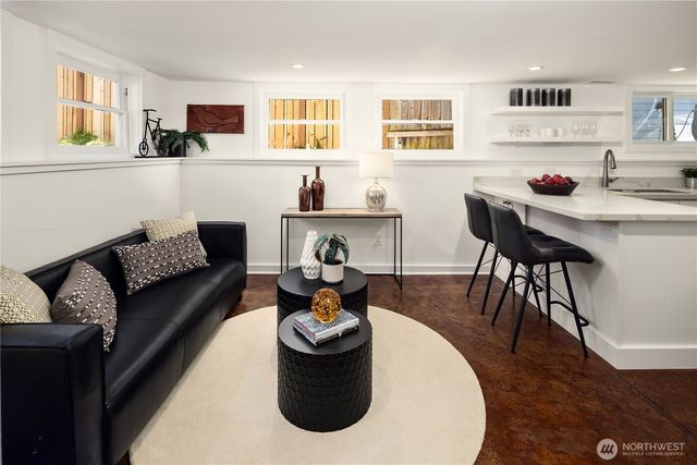 110 NE 59th Street, Seattle, WA 98105