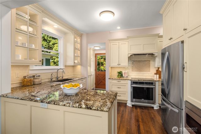 110 NE 59th Street, Seattle, WA 98105