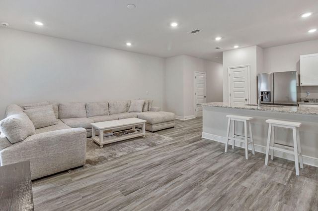 1022 Mclaren Circle, Fort Walton Beach, FL 32547