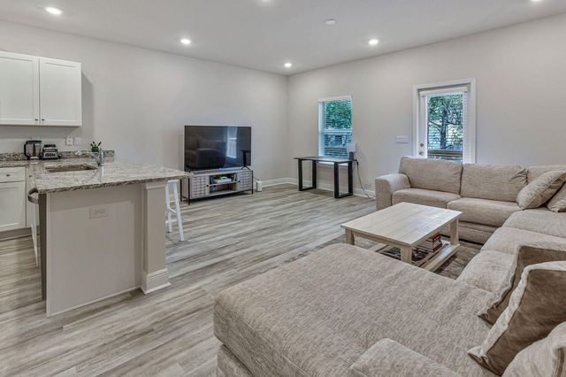 1022 Mclaren Circle, Fort Walton Beach, FL 32547