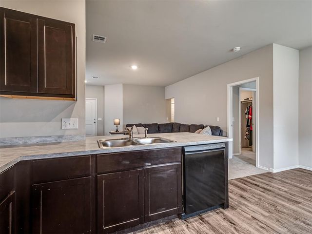 1410 Madison Avenue, Shawnee, OK 74804