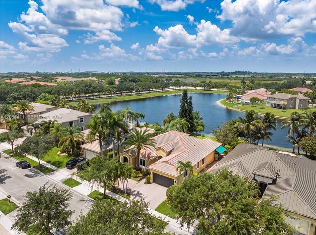 1032 NW 139th Ter, Pembroke Pines, FL 33028