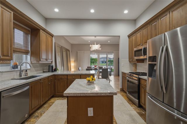 1032 NW 139th Ter, Pembroke Pines, FL 33028