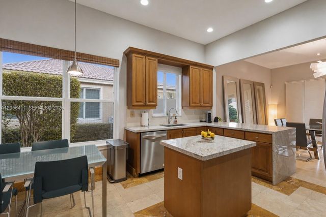 1032 NW 139th Ter, Pembroke Pines, FL 33028
