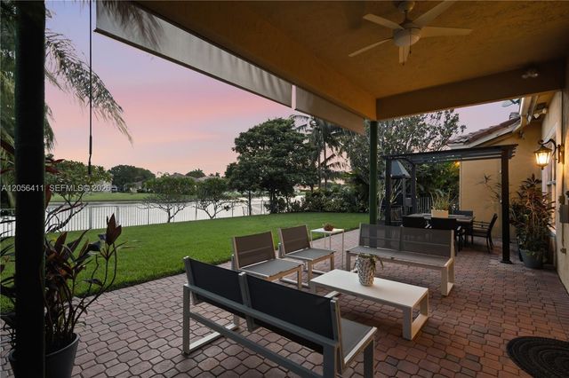 1032 NW 139th Ter, Pembroke Pines, FL 33028