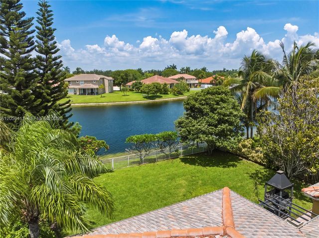 1032 NW 139th Ter, Pembroke Pines, FL 33028