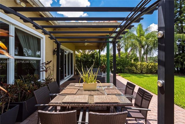 1032 NW 139th Ter, Pembroke Pines, FL 33028