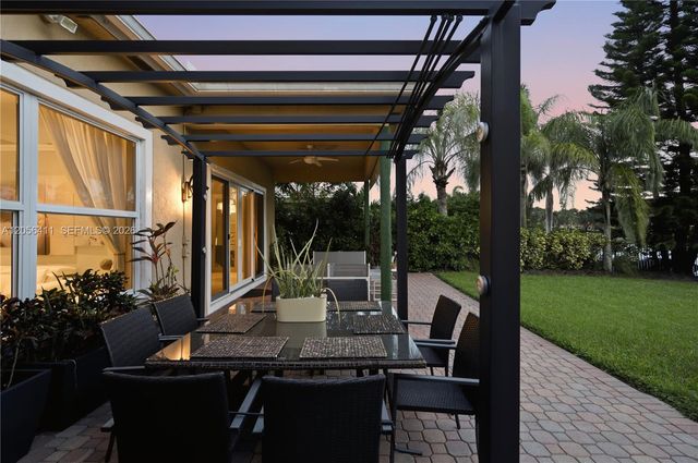 1032 NW 139th Ter, Pembroke Pines, FL 33028