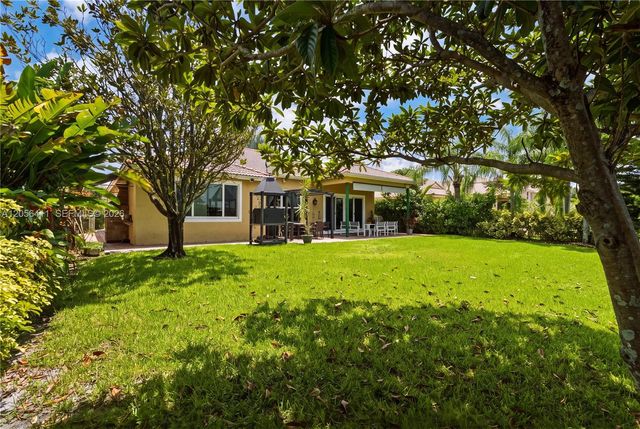 1032 NW 139th Ter, Pembroke Pines, FL 33028