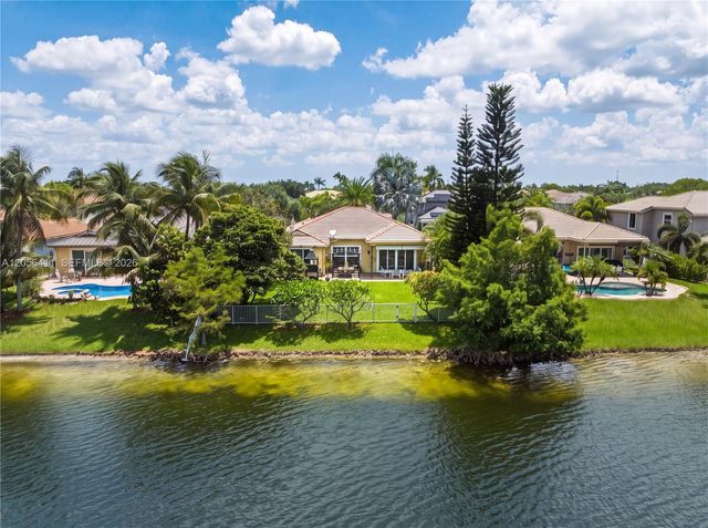 1032 NW 139th Ter, Pembroke Pines, FL 33028