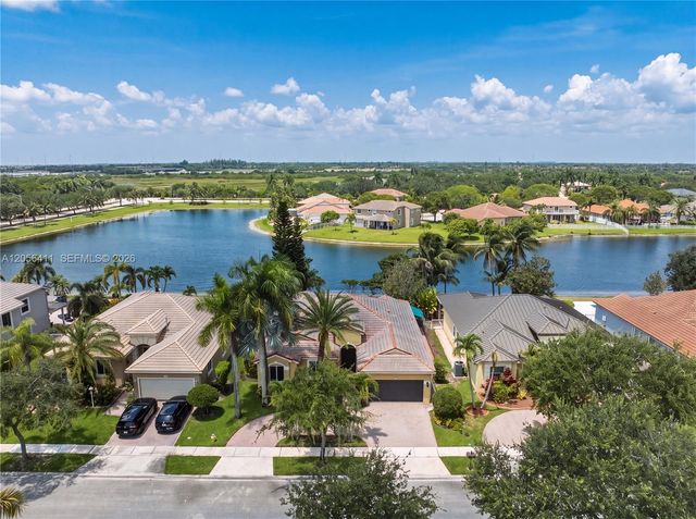 1032 NW 139th Ter, Pembroke Pines, FL 33028