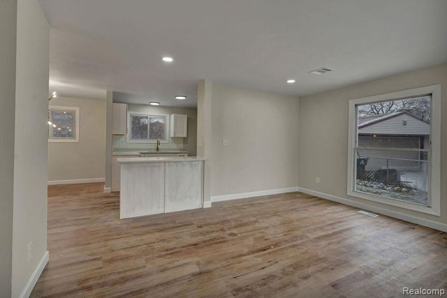 31208 Windsor Street, Westland, MI 48185