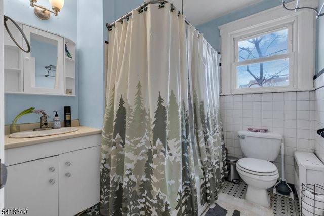 180 N Gaston Ave, Somerville Boro, NJ 08876