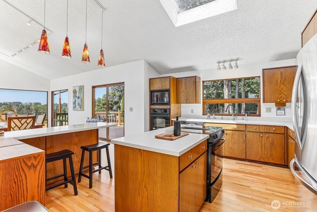 13604 SE 1st Street, Bellevue, WA 98005