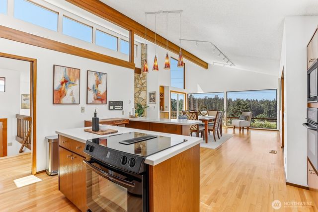 13604 SE 1st Street, Bellevue, WA 98005