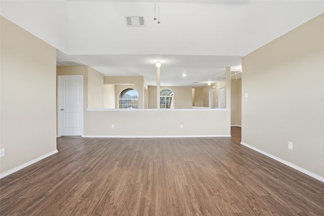 704 Rolling Hills Lane, Desoto, TX 75115