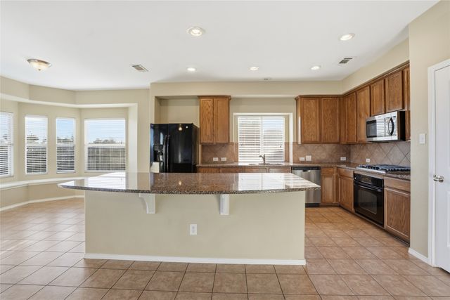 704 Rolling Hills Lane, Desoto, TX 75115