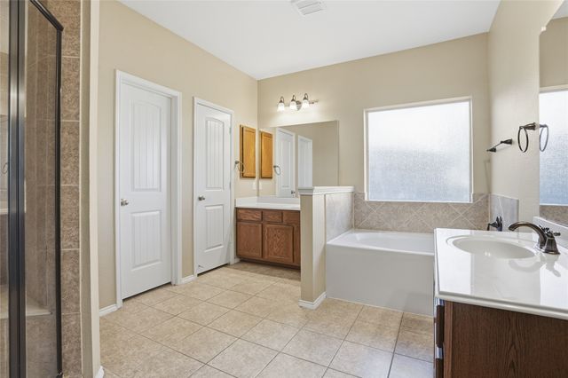 704 Rolling Hills Lane, Desoto, TX 75115