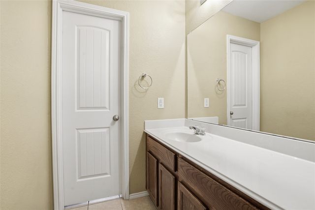 704 Rolling Hills Lane, Desoto, TX 75115