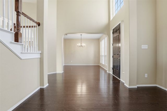 704 Rolling Hills Lane, Desoto, TX 75115