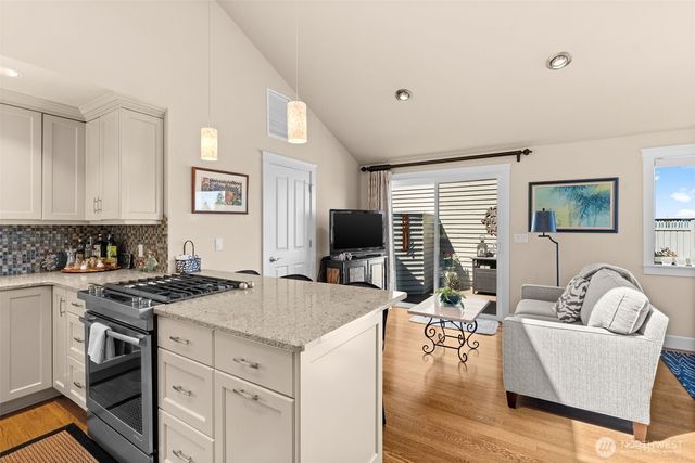 6744 Port Lane, Gig Harbor, WA 98335